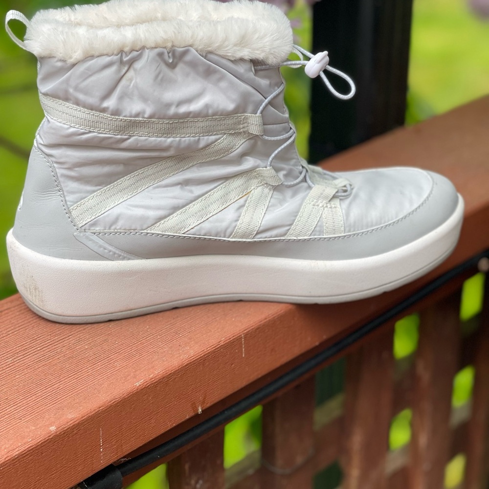 Clarks Cloudsteppers Step North Frost Ankle Boots US 9.5 Grey White - Picture 3 of 12